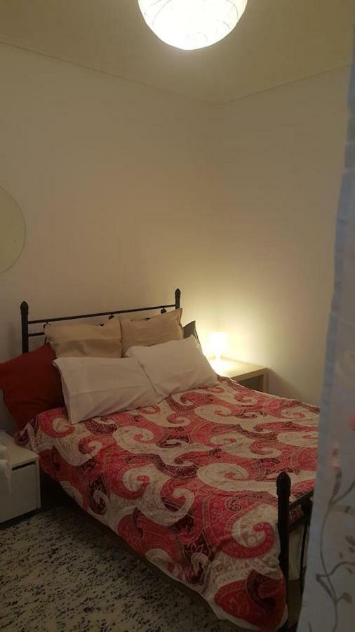 Apartment By Sepolia Metro-Ησυχη Γκαρσονιερα Κοντα Στο Μετρό Atene Esterno foto