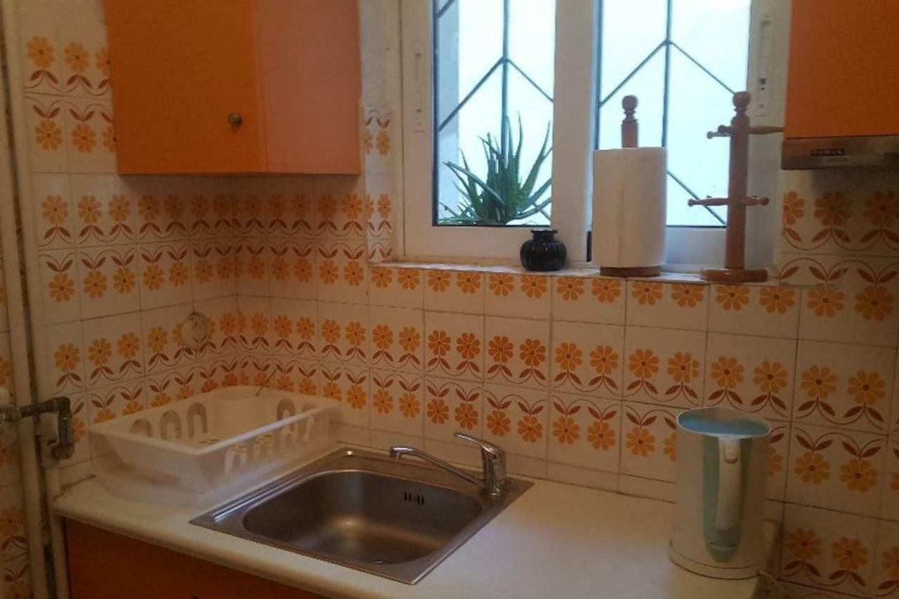 Apartment By Sepolia Metro-Ησυχη Γκαρσονιερα Κοντα Στο Μετρό Atene Esterno foto