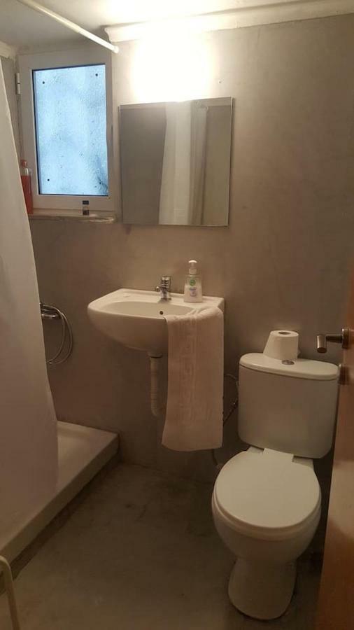 Apartment By Sepolia Metro-Ησυχη Γκαρσονιερα Κοντα Στο Μετρό Atene Esterno foto